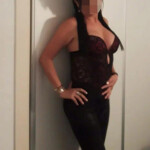 Dama elegante NO PROFESIONAL SOLA EN CASA