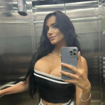 Karol - Hola chicos soy karol una. Chica muy guapa con mucho carisma me gusta hablar con hombres int