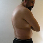 Escort gay y masajista masculino con barba y whatsapp