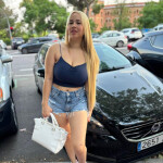 Latina disponible con muy buenos y excelente trato