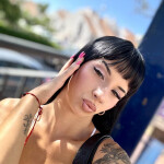 Malagueña joven tatuada y petite !!!