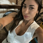 Hola soy Juli 25 años independiente . Disponible fu