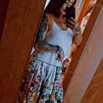 Lara - Dinámica divertida mezclando el glamour de las Pin up y elegancia. Para vivir momentos únicos
