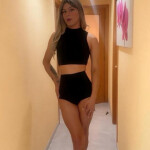 GUAPA LATINA POR LA ZONA PARA HOMBRES