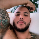 TATUADO MUSCULADO MULATO