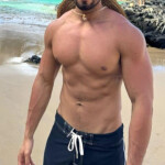 Latin - Soy chico y y muy colombiano de 28 años siempre listo para ofrecerte una experiencia de lujo