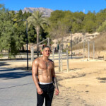 Joven DEPORTISTA EDUCADO RECIEN LLEGADO