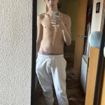 Christian Español - Soy un chico joven español de 23 años rubio y con una figura esbelta ubicado en 