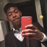 Moreno guapo acompañante masajista