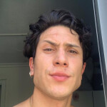 Joven latino lindo - Hola me llamo andres venezolano de 25 años nuevo en la ciudad. Mido 1.70y peso 