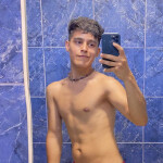 CON SITIO - Holaa! Soy Jonas latino con sitio cariñoso y simpático. Soy pianista me gusta conversar 