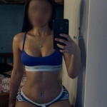 Morena - Hola amor soy una chica super extrovertida guapa y me gustaría conocer hombres caballerosos