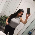 Ángela latina y extrovertida