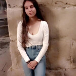 Chica morena de 23 años