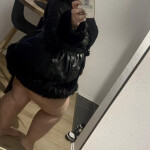 Rubia guapa encantadora y belleza rellenita