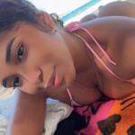 Colombiana piel morena con curvas que te vuelven loco