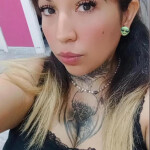 Chica latina independiente SALIDAS