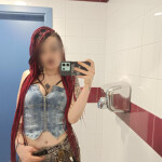 Jovencita morenita tatuada