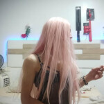Chico vende contenido vídeos y videollamadas