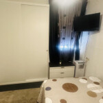 Con aire acondicionado habitación cómoda moderna recién reformada piso de lujo todo nuevo