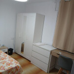 SE ALQUILA PRECIOSA HABITACION MUY CENTRICA