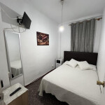 SE ALQUILA HABITACIÓN CERCA DE SAGRADA FAMILIA