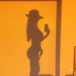 Hermosa latina elegante y de paso por Malaga