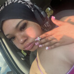 Myga latina asiática con ganas de rico