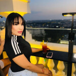 Chica guapa de alto nivel