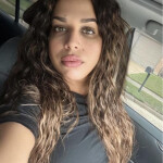 Alexa - Hola qué tal mi nombre es Alexa de visita por tu ciudad chica femenina espléndida espontánea