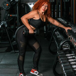 Monique Brasil diosa pelirroja curvas reales y auténtica