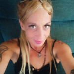 Lara rubia - Una hermosa y madura mujer rubia espera tu invitación. Soy una persona alegre y curiosa