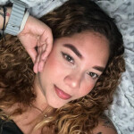 Hermosa y joven - Soy hermosa y colombiana de 19 añitos que busca conocer gente simpática y agradabl