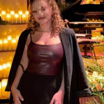 CLARA RECIÉN LLEGADA En SANTIAGO PARA DARTE