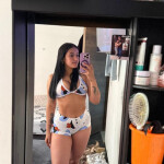 VENEZOLANA - HOLA MIS AMORES SOY LAURA UNA CHICA MUY GUAPA CON LINDAS CURVAS EXTROVERTIDA Y MUY ME E