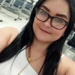 La pelinegra rellenita