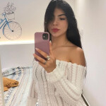 Soy Scarlett una linda chica Colombiana de 23 años