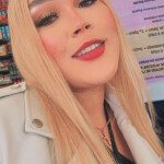 Dicen que hay chicas con las que sueñas irrumpen en tu vida y lo intensifican todo...esa soy yo My text also in English