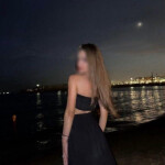 Nia! - Mi nombre es Nía y soy la combinación perfecta de elegancia y glamour. Con un estilo refinado