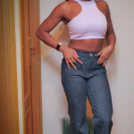 Flaquita morenaza de piel de ebano