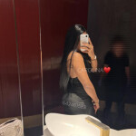 Disfruta de un buen masaje y agradable compañía por que no otras cositas!CAROLINA TU MORENITA PREFERIDA