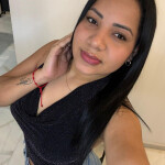 Chica guapa extrovertida y cariñosa