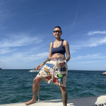 Caleñito - Buscas una experiencia diferente? Ha llegado a el lugar indicado. una chica chico latino 