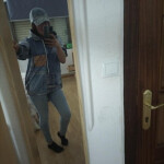 Española - Hola me llamo Laura soy una chica guapa y simpática . Te recibo en mi apartamento y confo