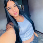 Zoe morenita alegre y sin apuros