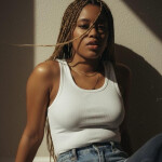 Karolina - Soy Karolina una mulata de 22 años de mirada y sonrisa irresistible. Combino la con un to