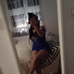 Jovencita morena con figura de modelo preciosa