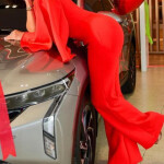 Isabella latina con cuerpo atlético y piel morena