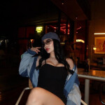 Linda latina recién llegada a tu isla