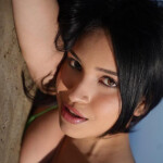 BRUNA LATINA AVENTURERA Y ENCANTADORA